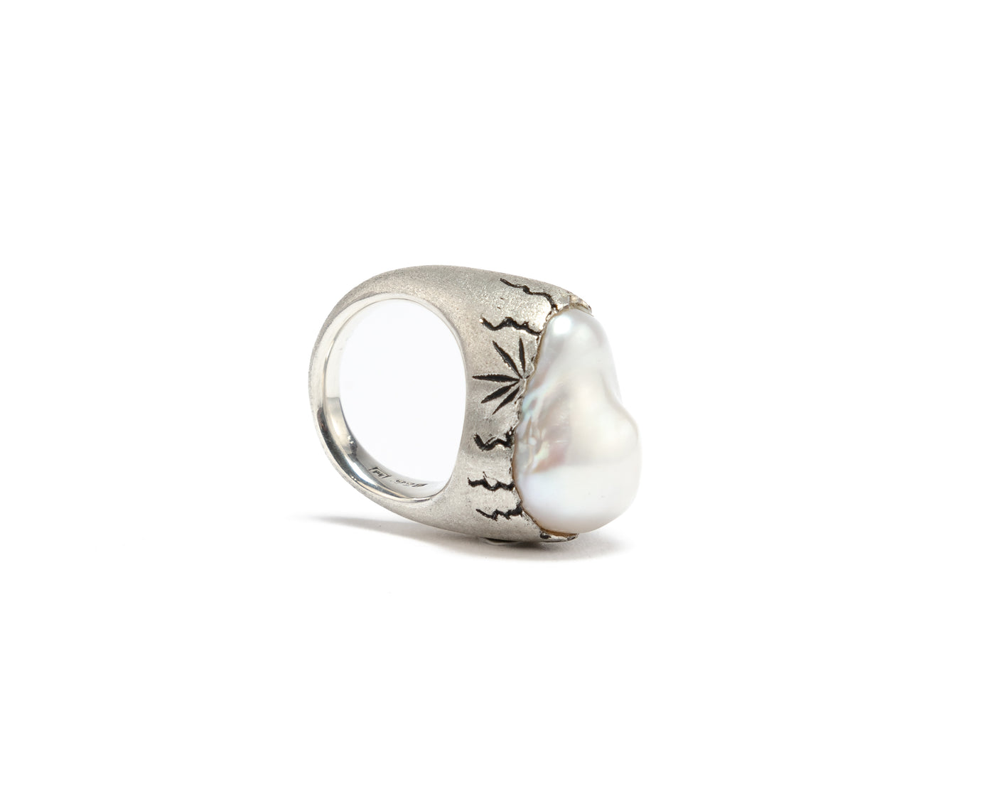 Baroque Pearl Ring - White Iridescent